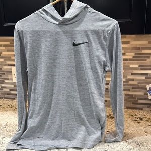 Boys Nike hoodie dri fit Tshirt size XL